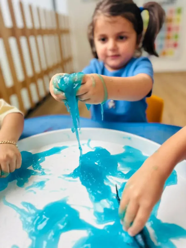 Didim kreş duyusal oyun slime etkinliği